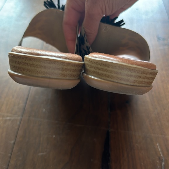 Andre Assous flip flop sandals - Picture 4 of 5